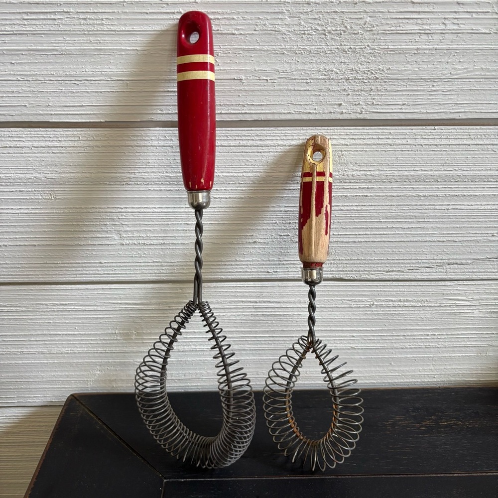 Vintage Kitchen Whisks Beater Wooden Red & White Handle Utensil Collectible - Picture 2 of 7